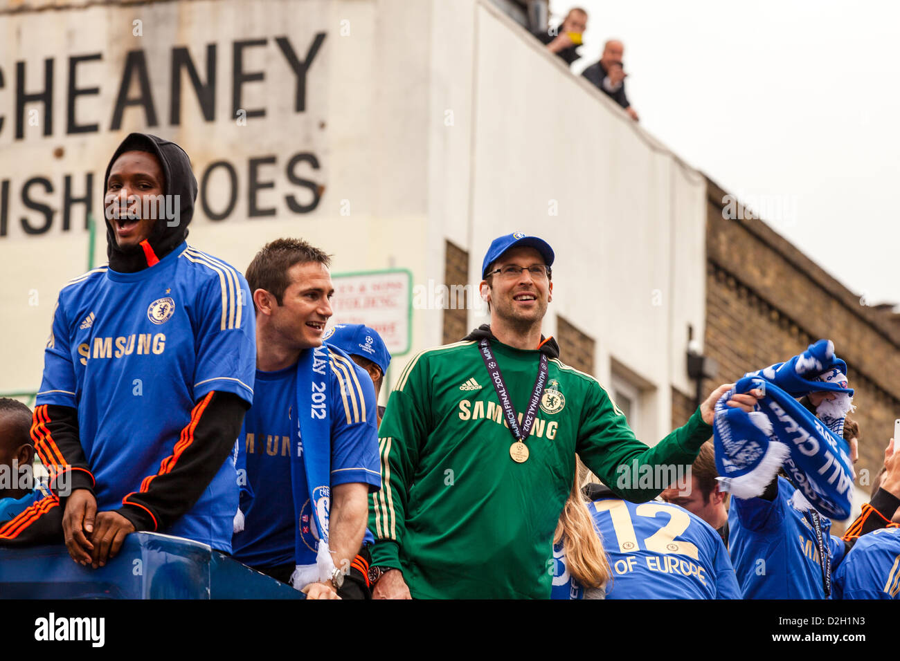 Peter Cech, Frank Lampard & John Obi Mikel Victory Parade celebrazioni in SW6 per il Chelsea FC vincendo la finale di Champions League Foto Stock