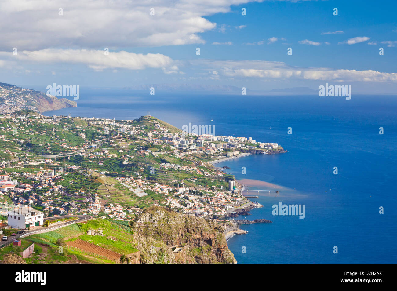 Madeira Portogallo Madeira Vista dal Cabo Girao, una delle più alte scogliere sul mare in Europa verso Funchal, Madeira, Portogallo, Unione Europea, Europa Foto Stock