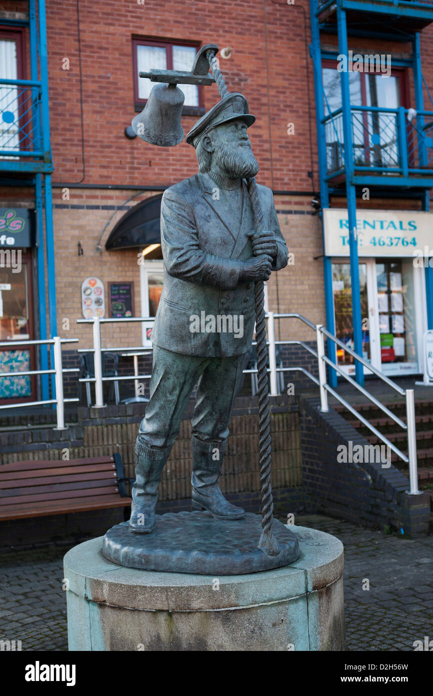Capitano Cat statua da Dylan Thomas sotto latte legno commissionato dal consiglio di Swansea. Swansea, Galles. Foto Stock