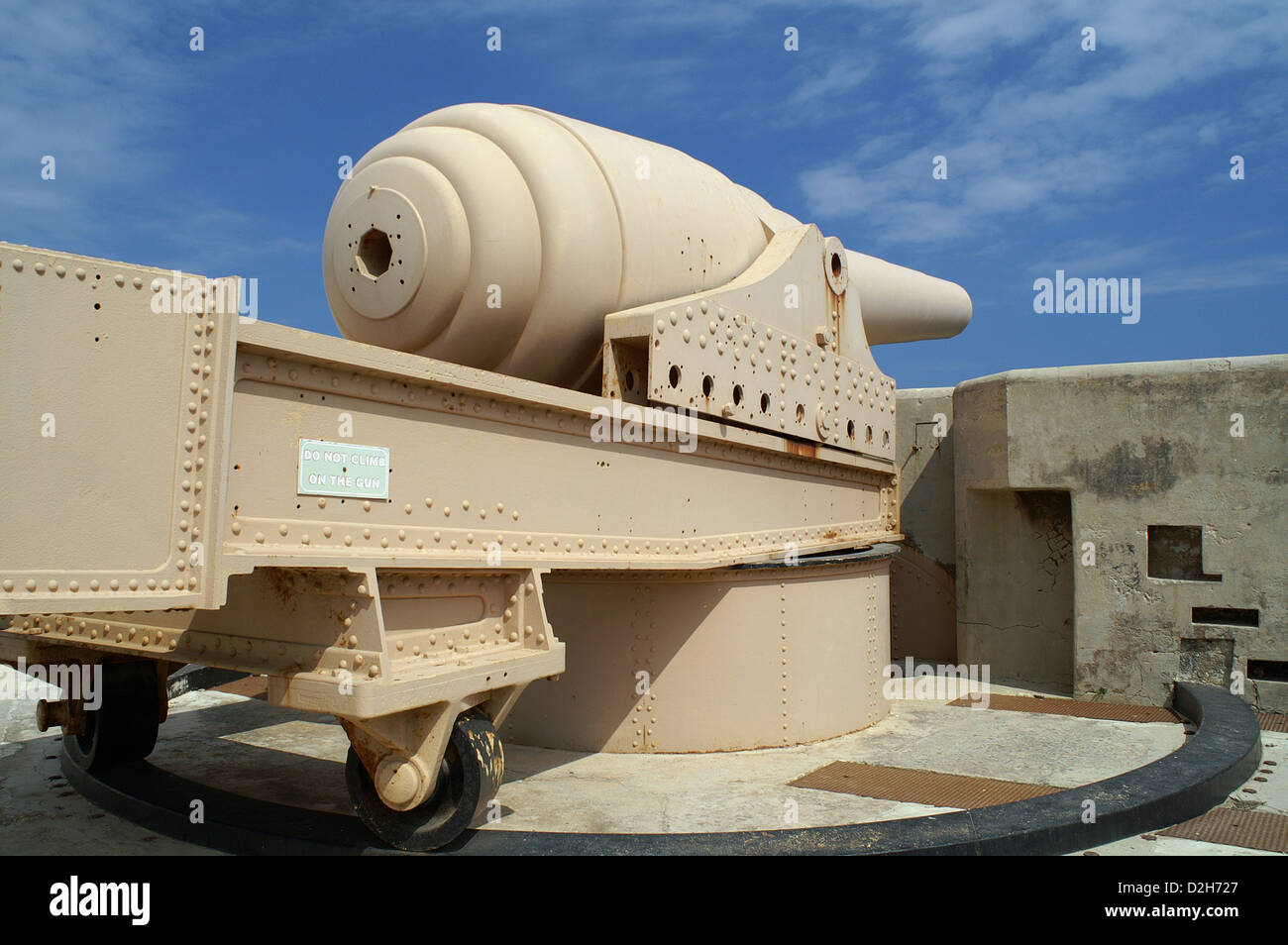 Malta, Rinella Bay, Forte Rinella, i " big gun' proteggere il porto. Foto Stock
