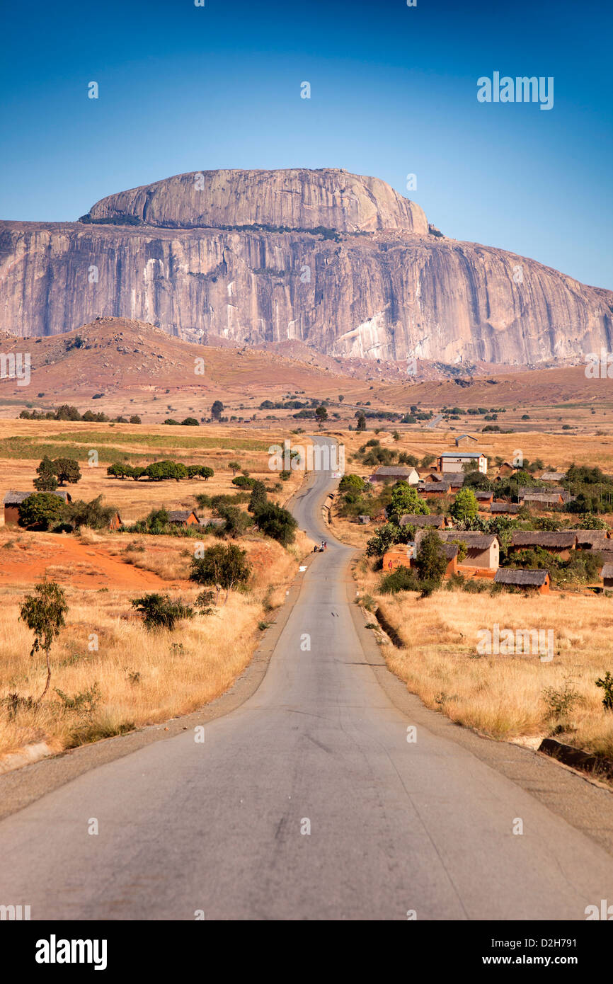 Madagascar, Route RN7, la Bonnette de l'Eveque, Vescovi Cap rock, affioramento di granito Foto Stock