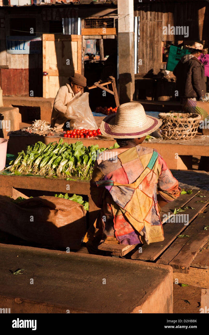 Madagascar, Ambalavao, mercato di commercianti di mattina presto la luce Foto Stock