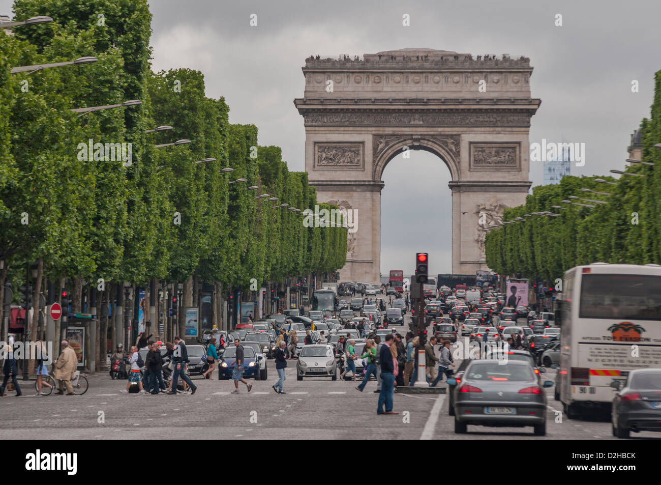 Champ Elysees e dall' Arco di Trionfo a Parigi,Francia Foto Stock