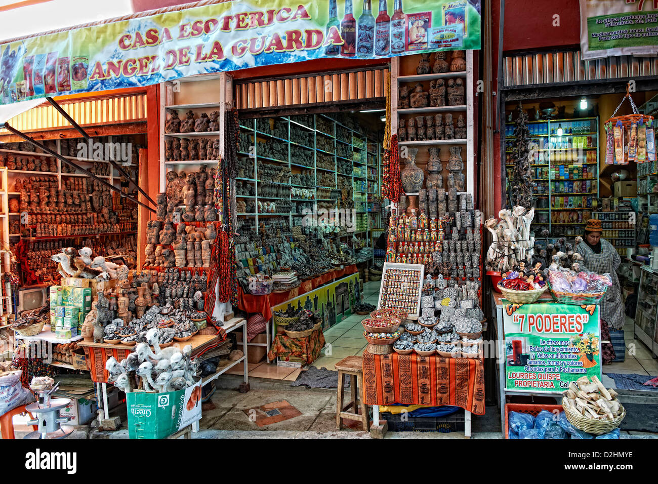 Mercato delle streghe o Mercado de Hechiceria o Mercado de las Brujas, La Paz, Bolivia, Sud America Foto Stock