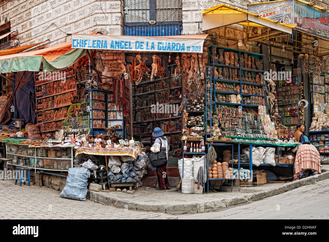 Mercato delle streghe o Mercado de Hechiceria o Mercado de las Brujas, La Paz, Bolivia, Sud America Foto Stock