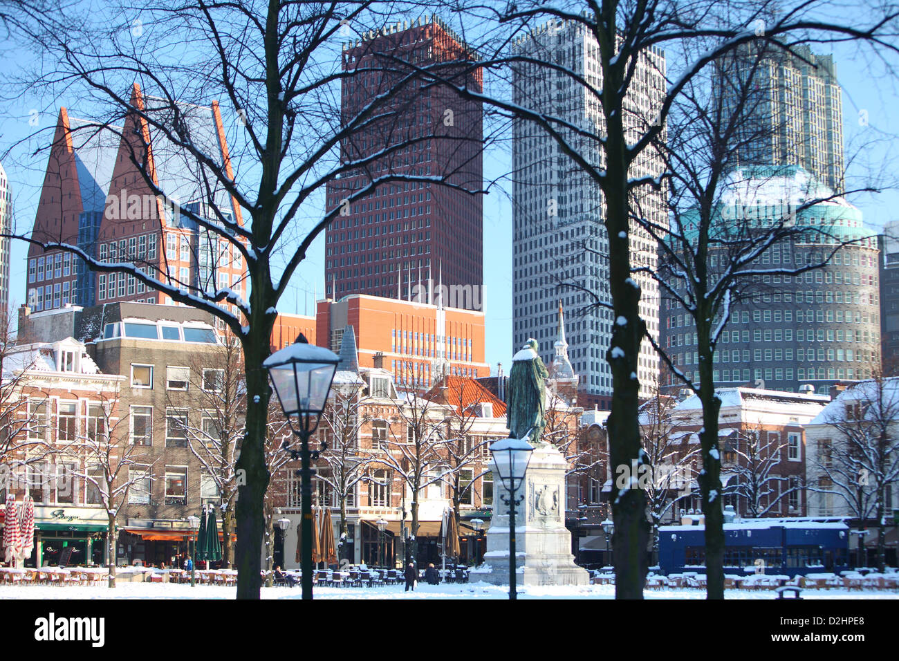 L'Aia, Paesi Bassi, Den Haag, Plein, edifici di architettura contemporanea, downtown, inverno, la neve Foto Stock
