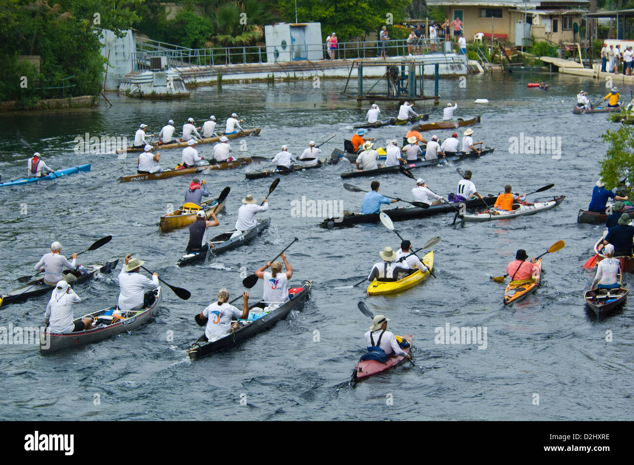Linea di partenza al Texas acqua canoa Safari gara, San Marcos Texas Foto Stock