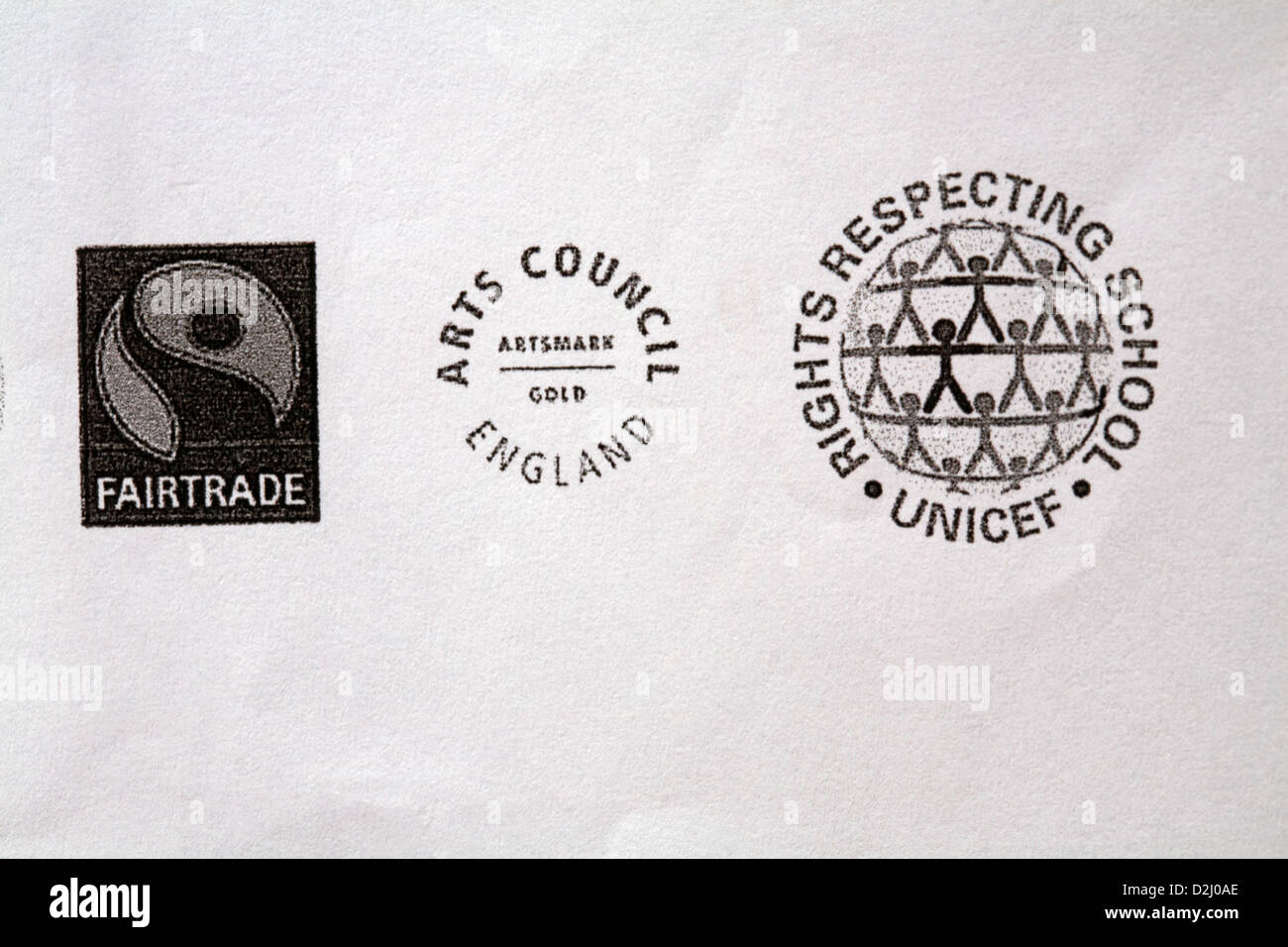 Arts Council England Unicef diritti rispettando la scuola e Fairtrade logo sulla lettera nel piè di pagina Foto Stock