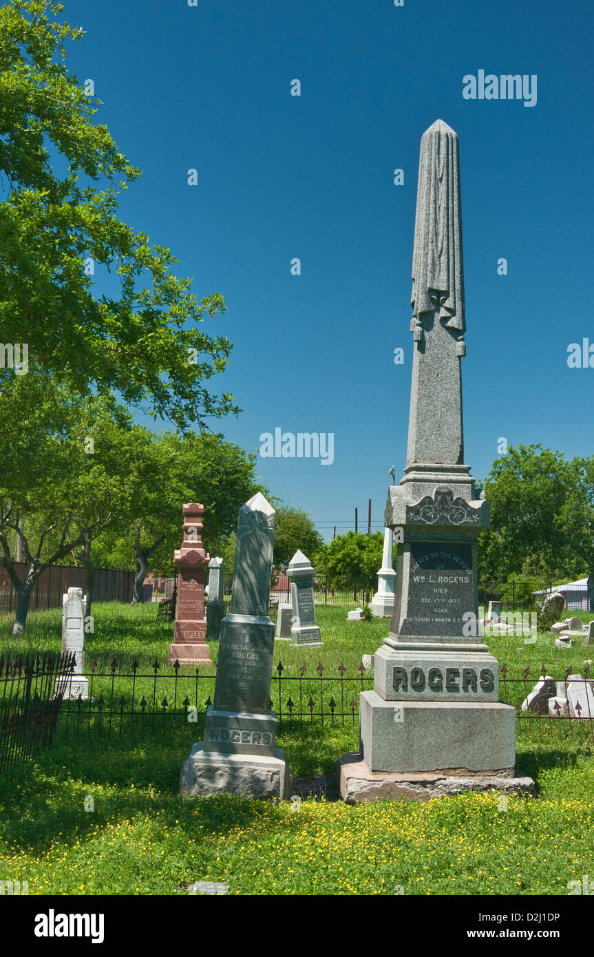 Xix secolo gli oggetti contrassegnati per la rimozione definitiva al vecchio cimitero Bayview, Corpus Christi, costa del Golfo, Texas, Stati Uniti d'America Foto Stock