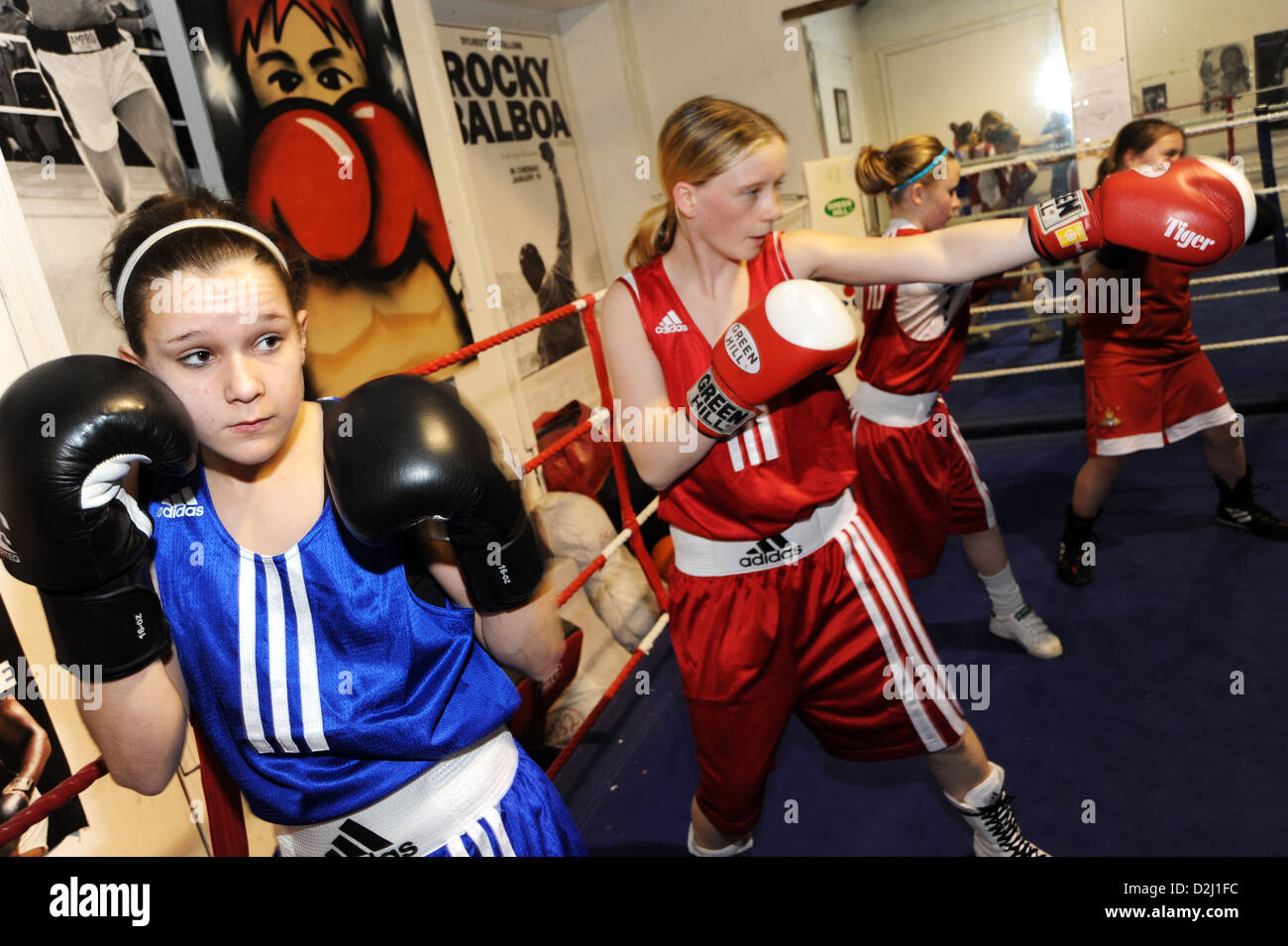 Ragazze in un Boxing Club South Yorkshire Regno Unito Foto Stock