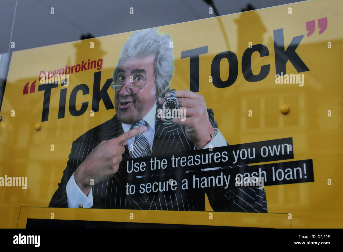 GV di un annuncio in un negozio di pawnbrokers finestra in London Road, Brighton East Sussex, Regno Unito. Foto Stock