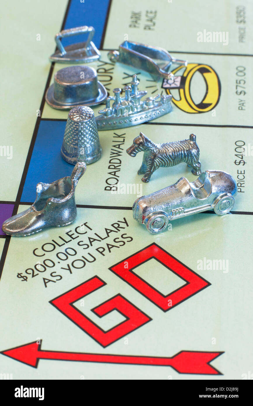 Gioco di monopoli con pezzi di token Foto Stock