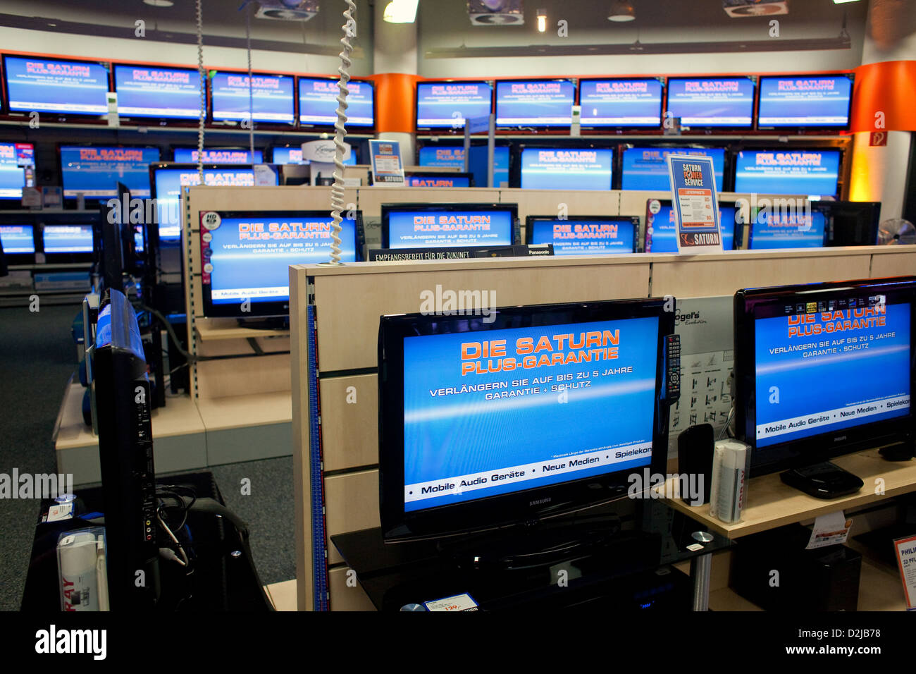 Berlino, Germania, Dipartimento di Elettronica TV market Saturno a Potsdamer Platz Foto Stock