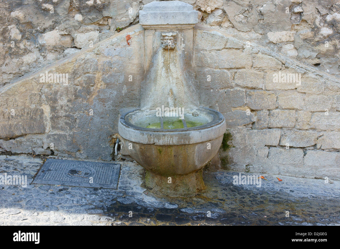 Fontana del villaggio della Provenza Francia Foto Stock