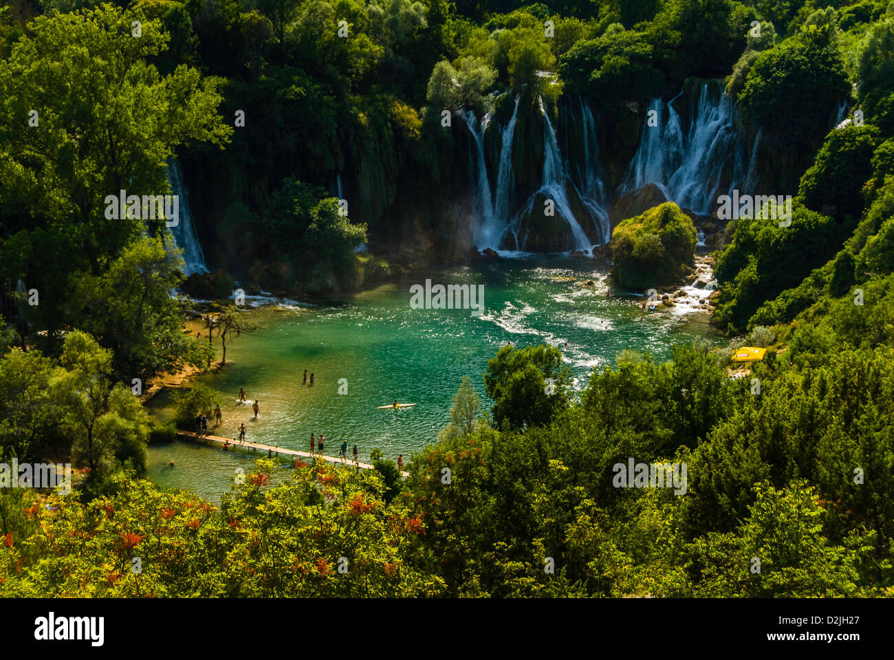 Le persone in vacanza - Kravica cascate sul fiume Trebizat Foto Stock