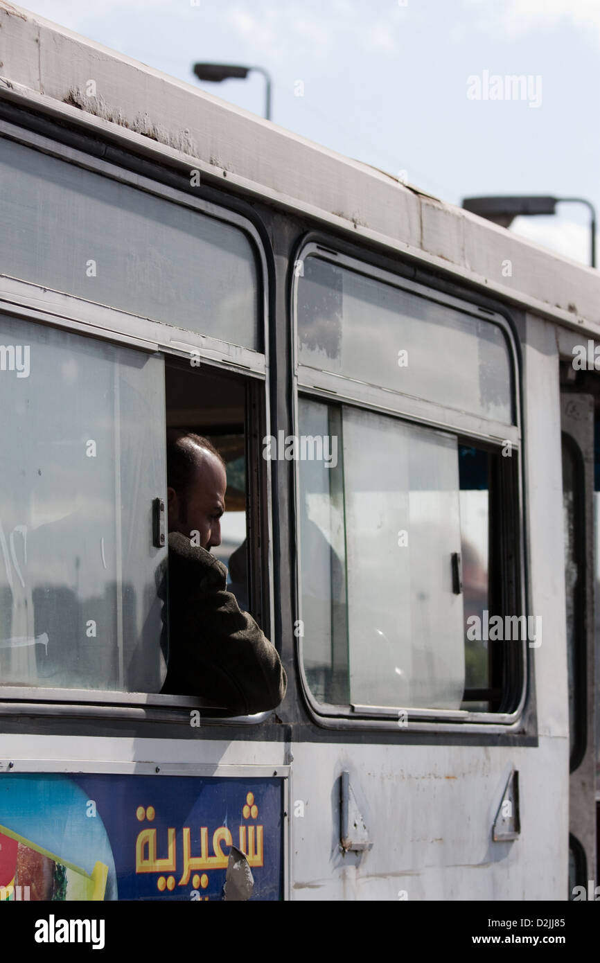 Il Cairo, Egitto, in un autobus passeggeri Foto Stock