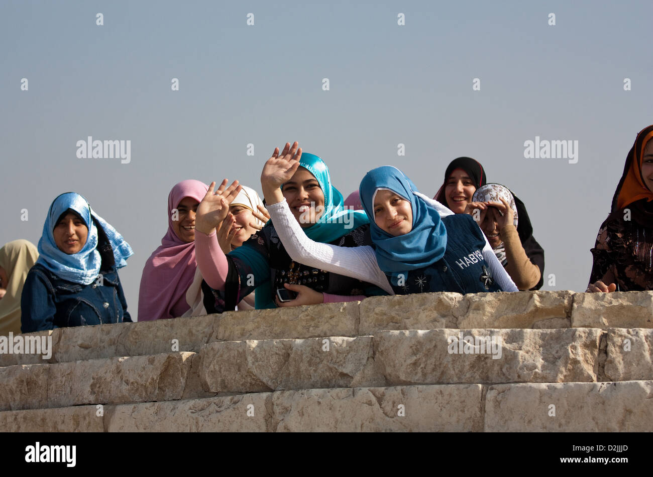 Il Cairo, Egitto, Schuelerinnen con velo per visitare il Parco Al-Ahzar Foto Stock