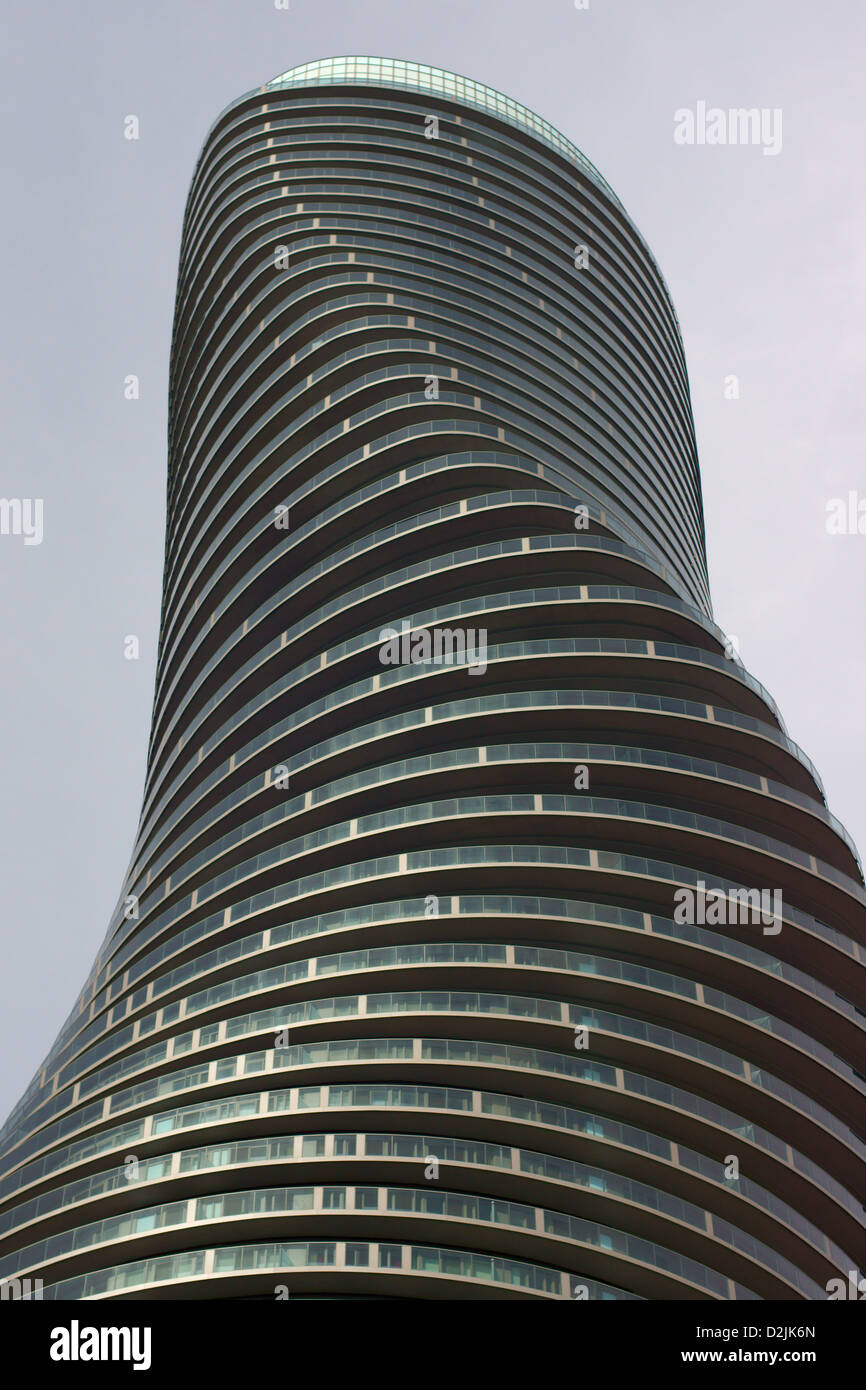 Twisted edificio alto Foto Stock