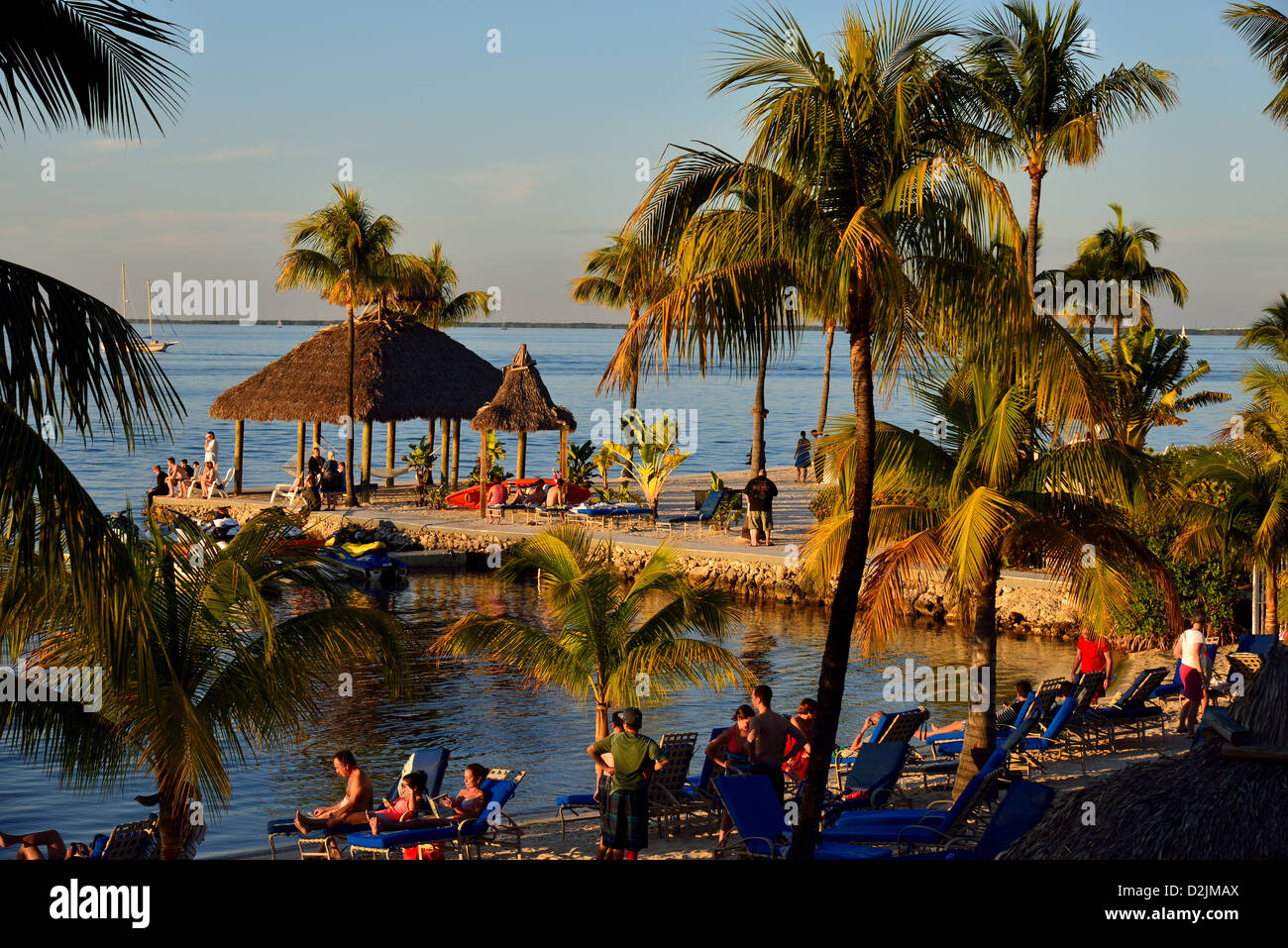 Vacanzieri godere la spiaggia di un resort di lusso. Florida, Stati Uniti d'America. Foto Stock