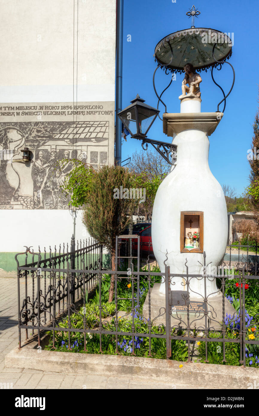 La Cappella nel luogo in cui era se utilizzato per la prima volta una lampada a petrolio, Gorce, Polonia Foto Stock