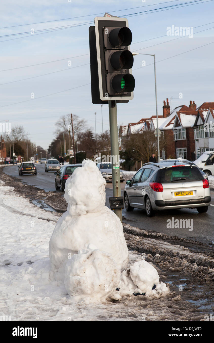 Nottingham, Inghilterra, Regno Unito. 26 gen 2013. Durante la notte la neve ha cominciato a sciogliersi creando estremamente bagnato le condizioni di guida e un rischio di allagamento. Foto Stock