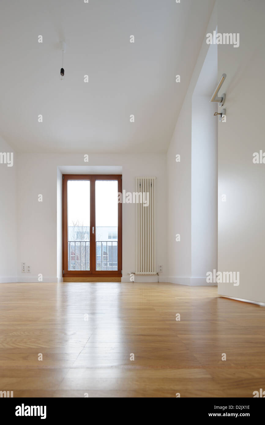Berlino, Germania, camere con pavimenti in parquet e finestre in legno Foto Stock