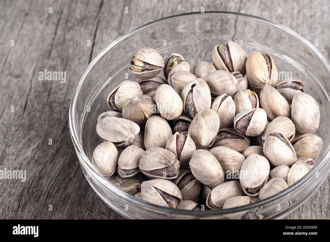 Pistacchio sul tavolo, il fuoco selettivo Foto Stock