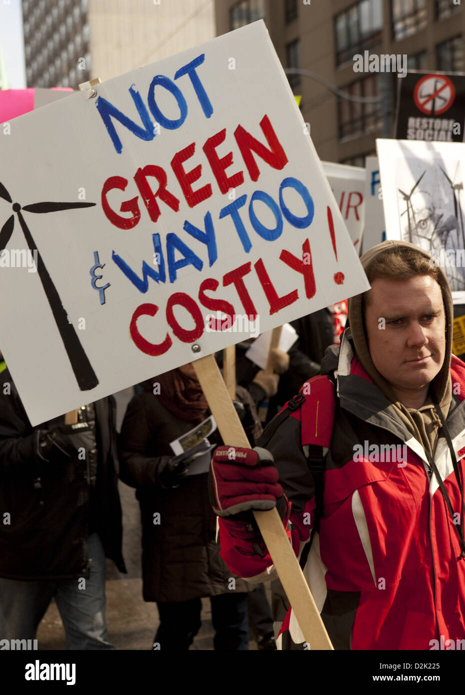 Industrial turbine eoliche manifestanti marciano alla leadership liberale convention di Toronto il 26 gennaio 2013 1 a Toronto in Canada. Foto Stock