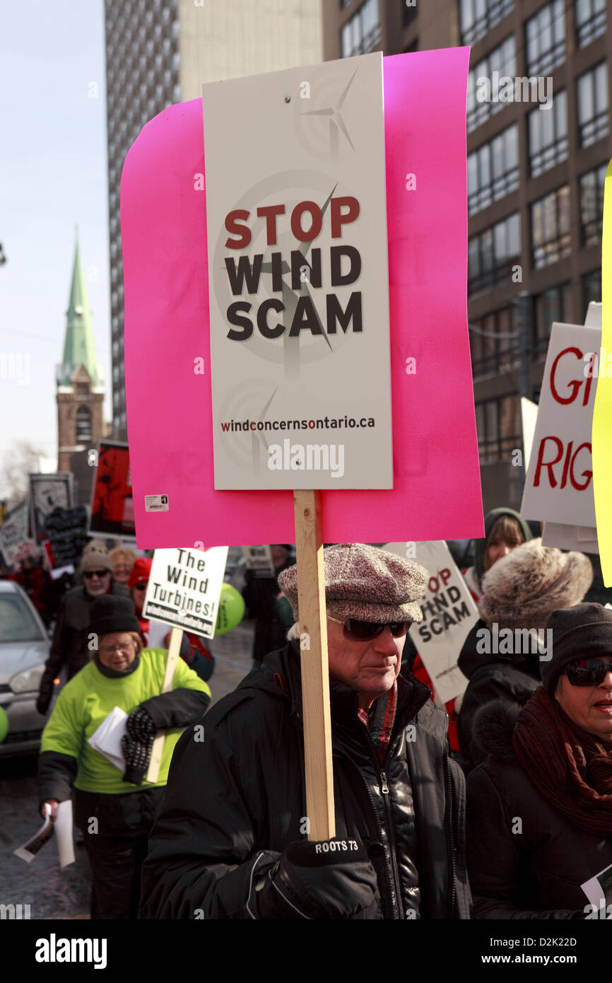 Industrial turbine eoliche manifestanti marciano alla leadership liberale convention di Toronto il 26 gennaio 2013 1 a Toronto in Canada. Foto Stock