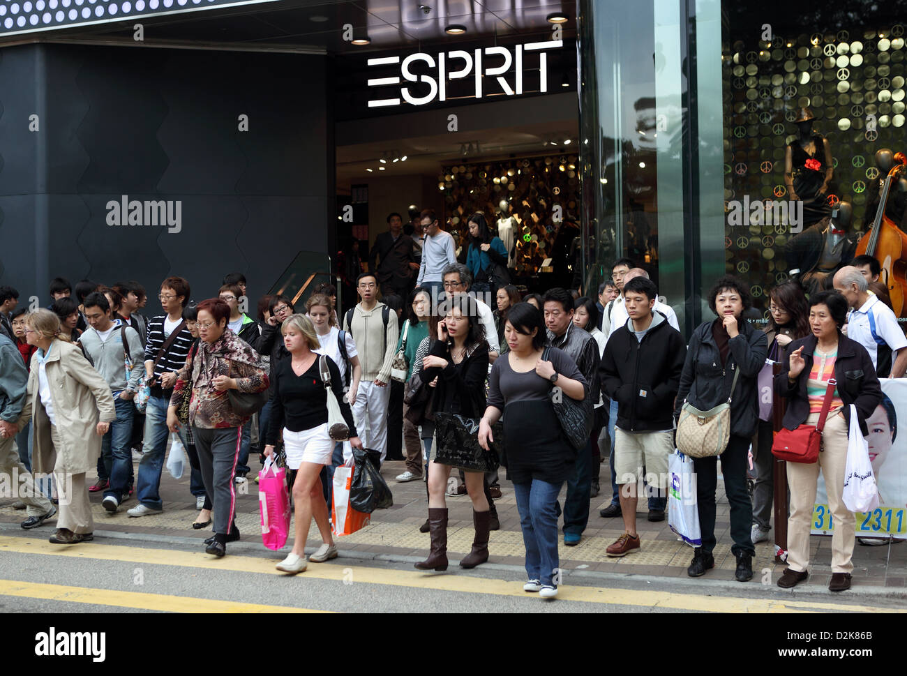 Hong Kong, Cina, di fronte a un popolo di business da Esprit Foto Stock