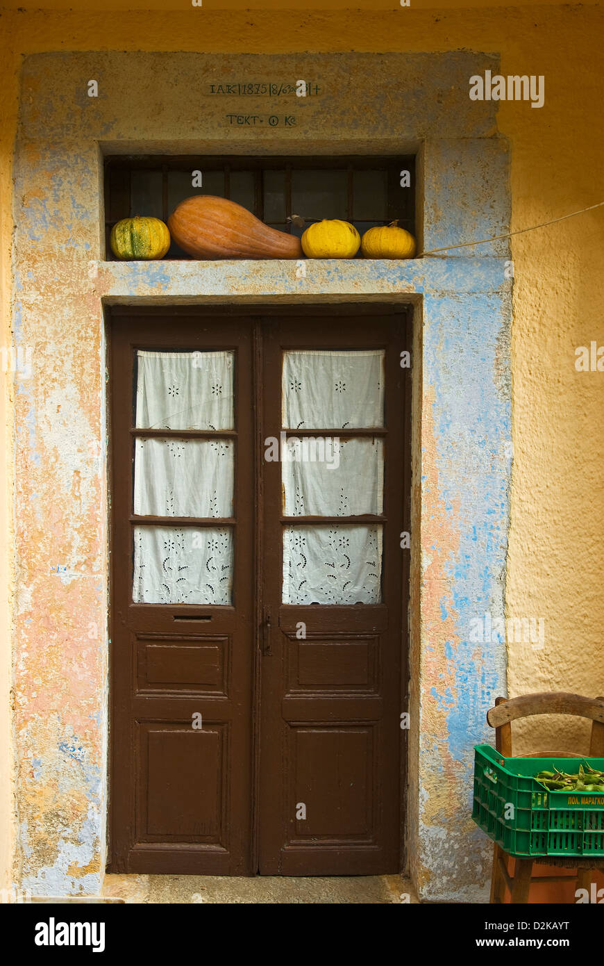 La porta anteriore di una vecchia casa sulla penisola di Pelion Foto Stock