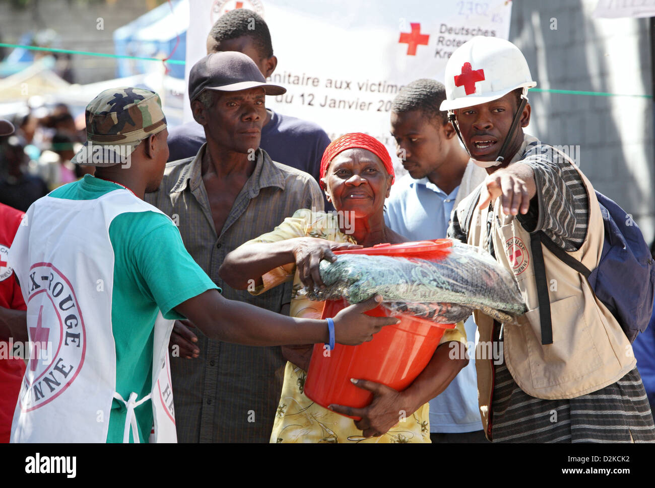 Carrefour, Haiti, non articoli alimentari distribuzione della Croce Rossa tedesca Foto Stock