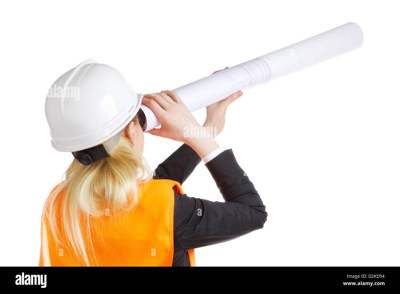 Donna ingegnere guardando dal tubo di disegno simile alla ricerca di vetro Foto Stock