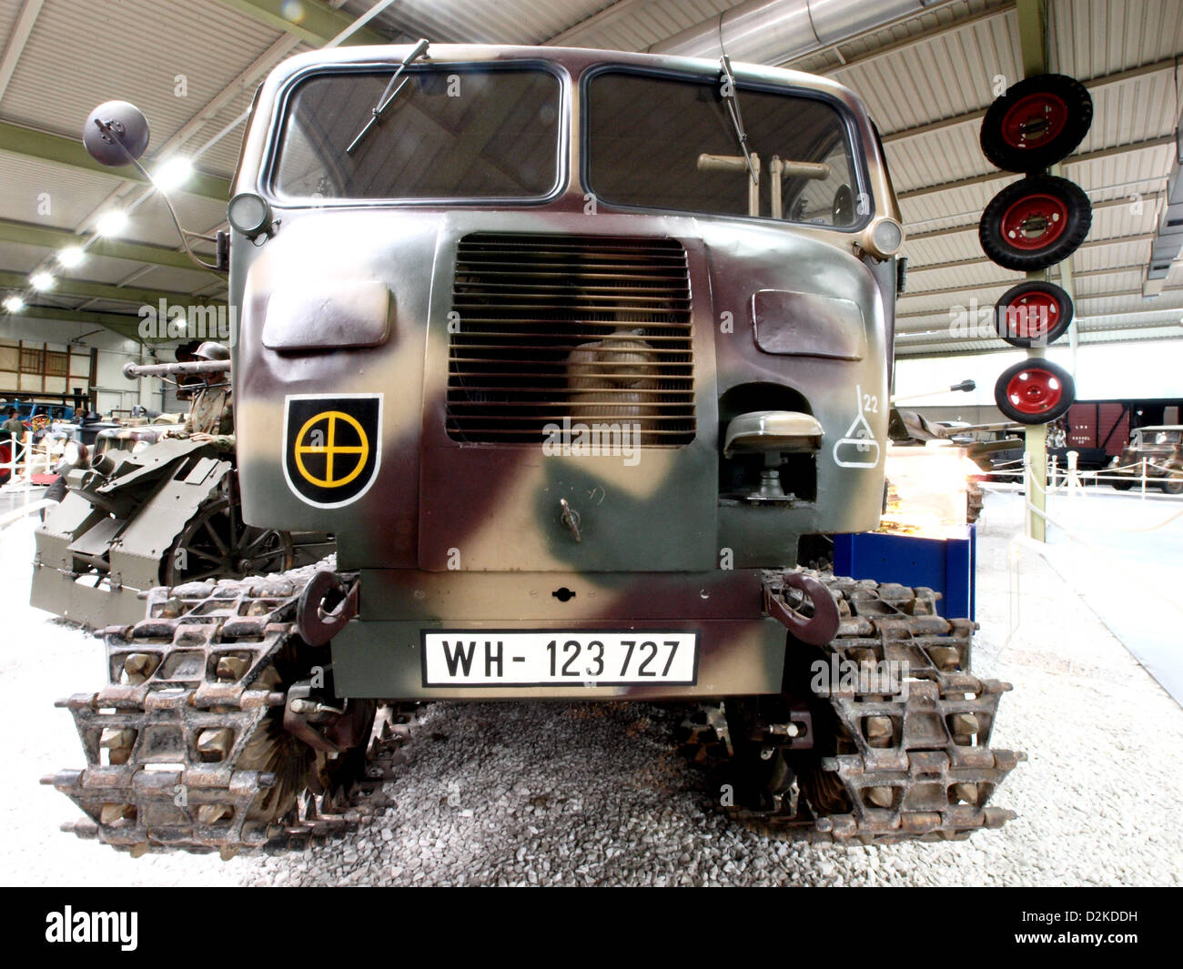Lo Steyr RSO01 è un trattore militare cingolato, sviluppato originariamente negli anni '1940 Noto per la sua durata e versatilità, è stato utilizzato in varie applicazioni militari e civili. Il design del modello RSO01 è caratterizzato da un esclusivo sistema di binari, che ha fornito una maggiore mobilità su terreni accidentati, rendendolo una risorsa preziosa per il trasporto e la logistica. Foto Stock