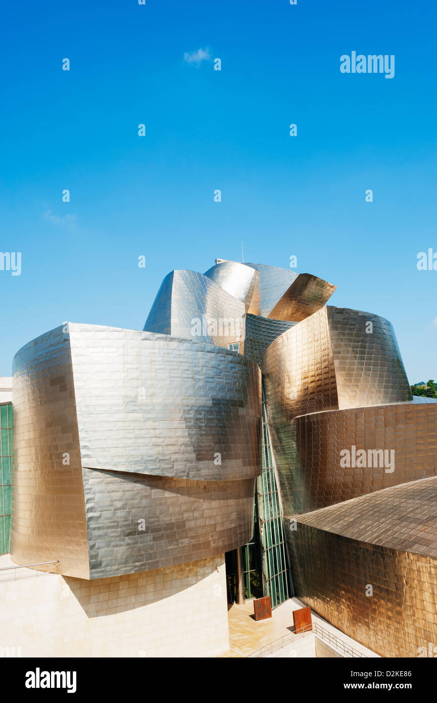 Il Guggenheim, progettato da Canadian-American architetto Frank Gehry, costruito da Ferrovial, Bilbao, Paesi Baschi Foto Stock
