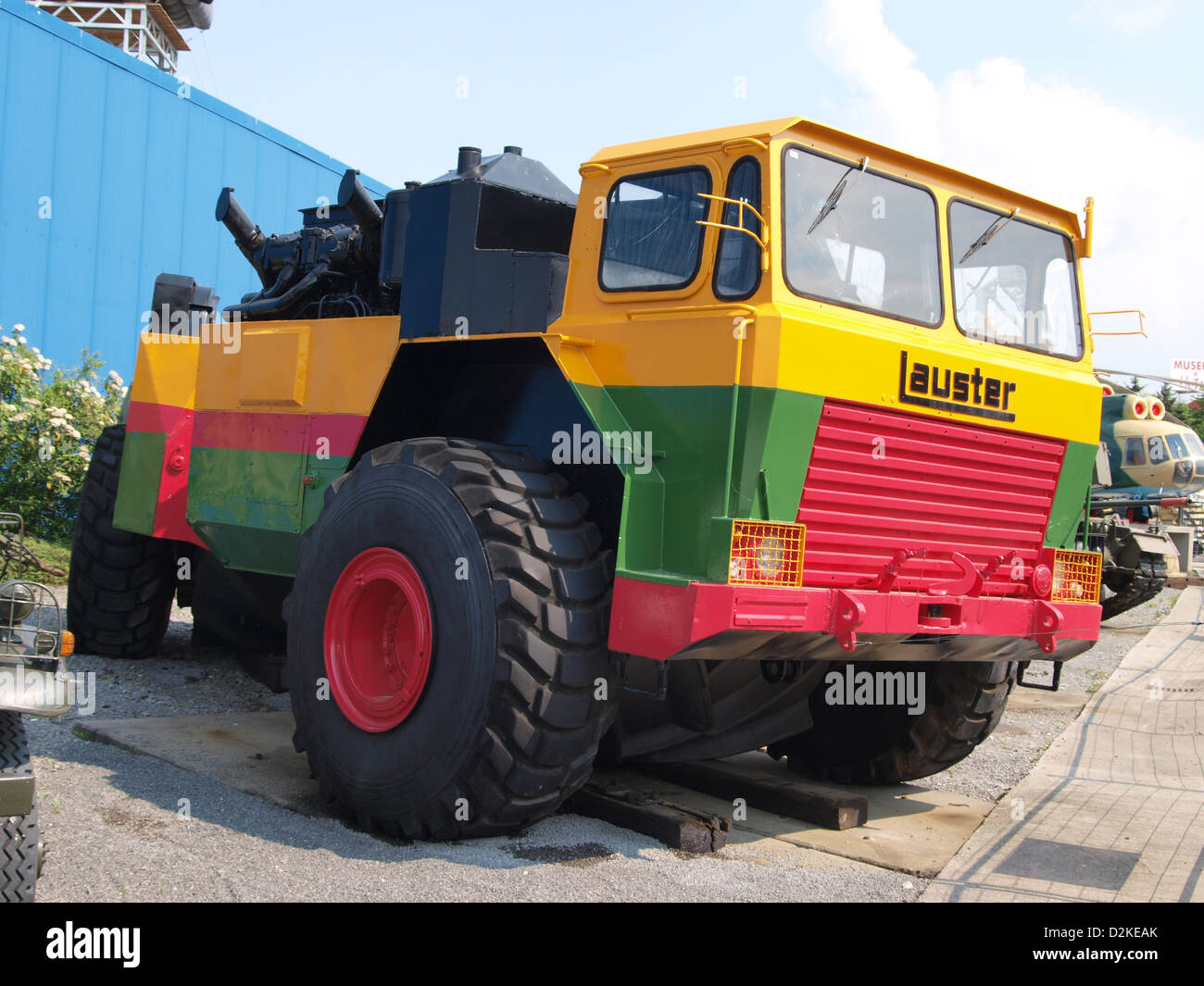 Lauster FM è un'azienda specializzata nella produzione di trasmettitori FM innovativi e affidabili per scopi di trasmissione. Noti per le loro prestazioni di alta qualità e la loro durata, i prodotti Lauster FM sono ampiamente utilizzati nelle radio e nelle comunicazioni. Foto Stock