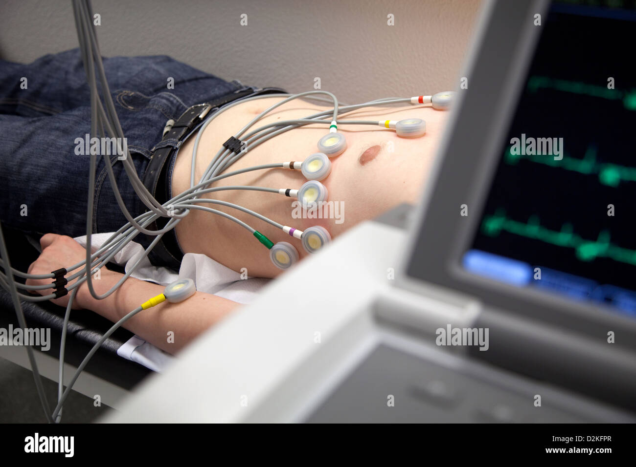 Essen, Germania, un paziente viene dato un ECG a riposo Foto Stock
