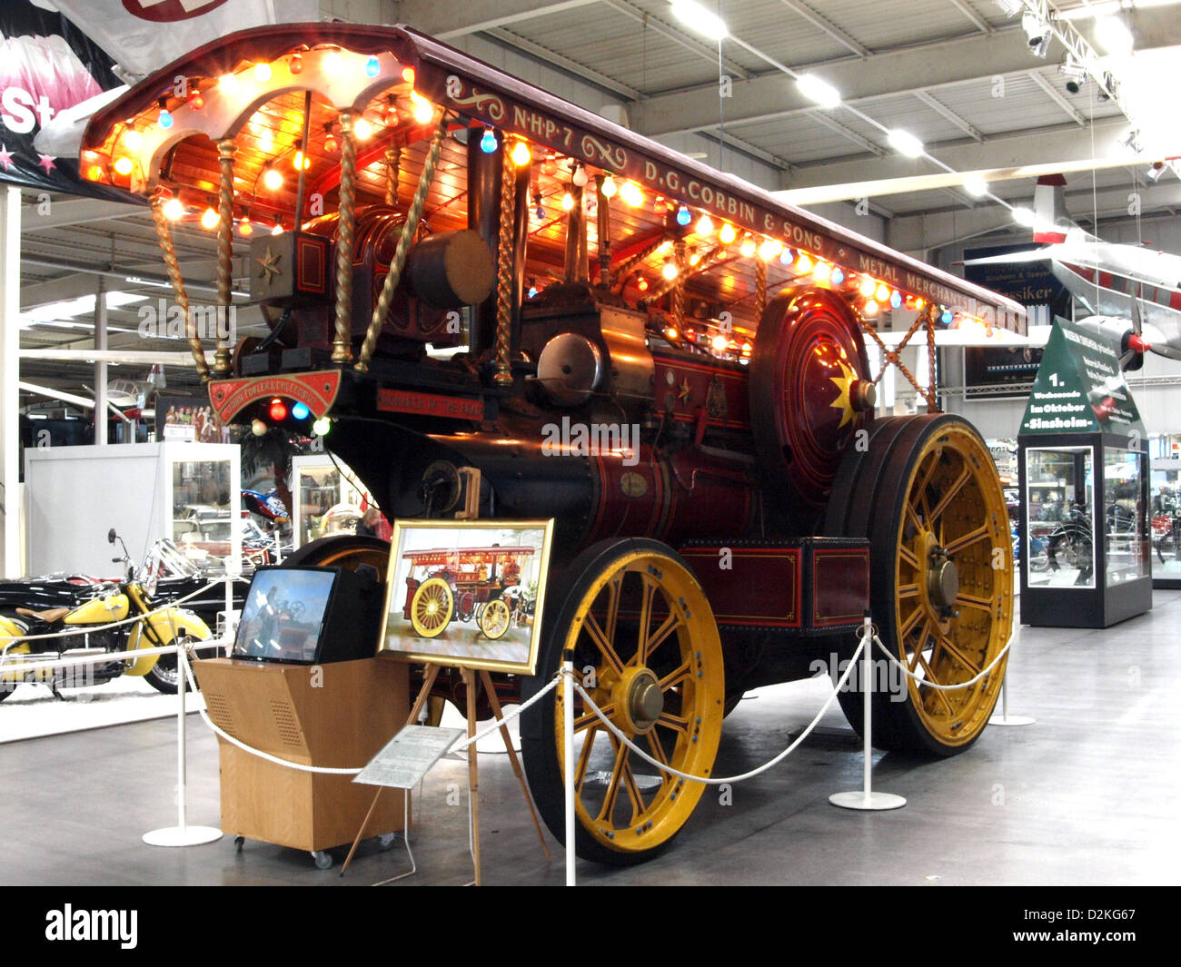 Il motore a vapore John Fowler è un pezzo storico di macchinari utilizzati per scopi agricoli e industriali durante il XIX secolo. Noto per il suo design robusto, ha svolto un ruolo significativo nella rivoluzione industriale. Foto Stock