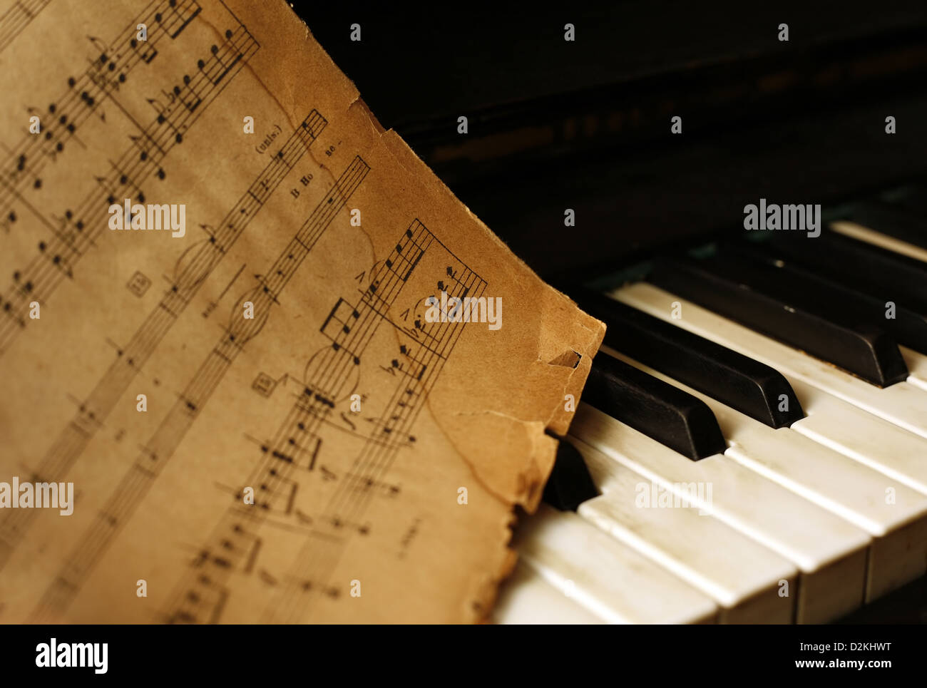 La tastiera del pianoforte e le vecchie note Foto Stock