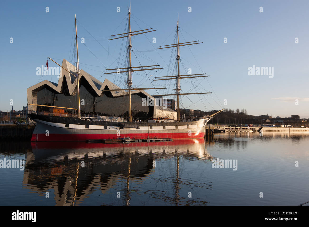 Riverside Museum, con la Glenlee Tall Ship, a Glasgow in Scozia. Foto Stock