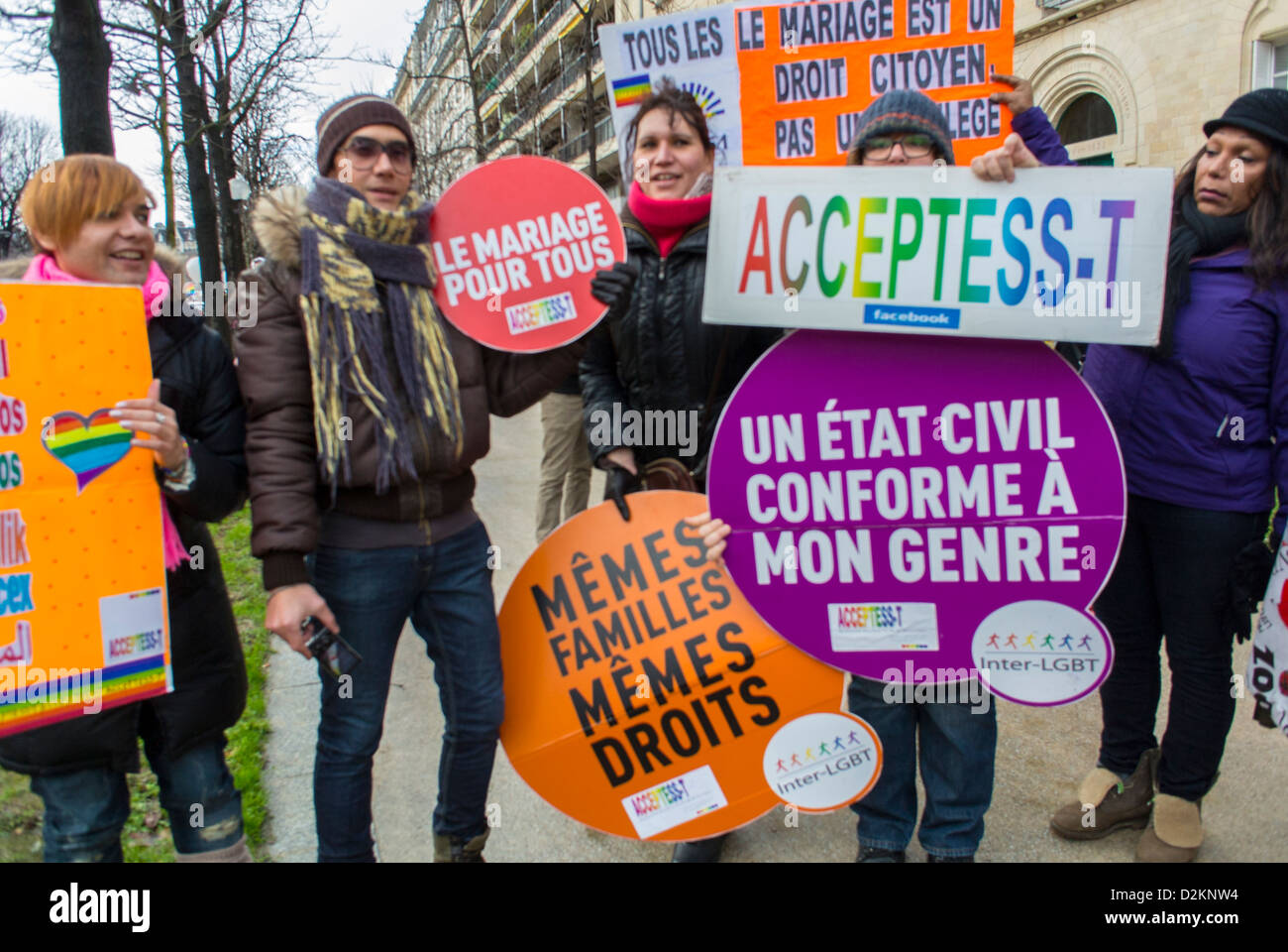 Parigi, Francia, francese LGTB protesta N.G.O. gruppi in marcia a pro Gay Marriage Equality Demonstration, Trans, Gender Ideology, attivisti in possesso di segni di protesta, 2013 Gender Activism Foto Stock
