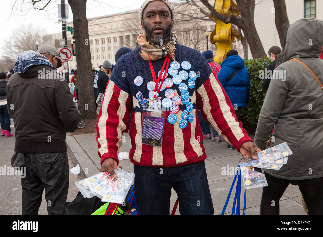 Uomo di vendita 2012 Obama inaugurazione memorabilia in Washington DC Foto Stock