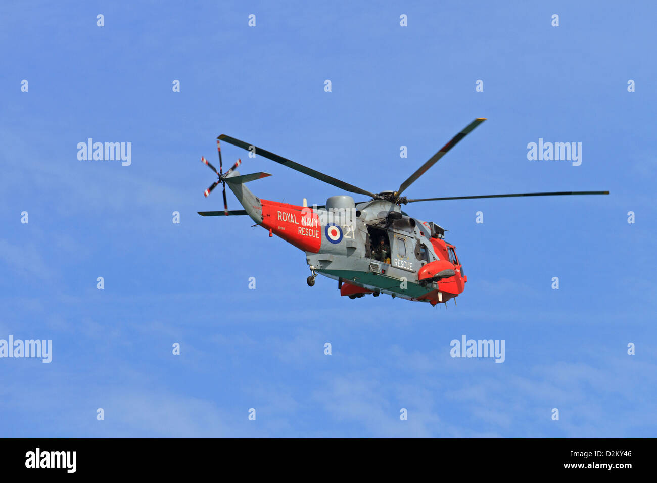 La Royal Navy Sea Rescue re elicottero in volo. Foto Stock