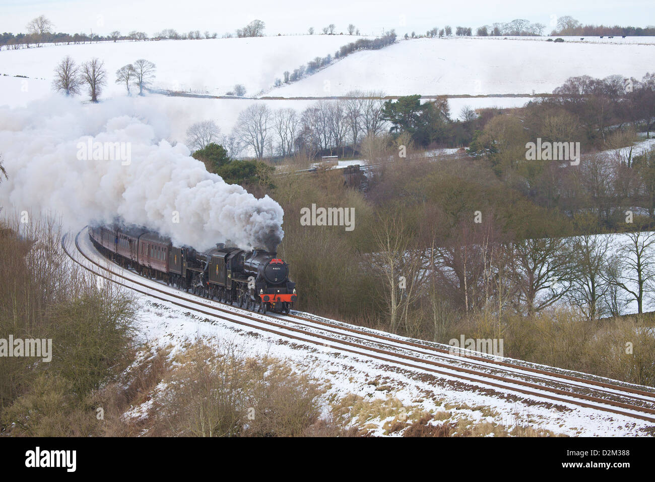 LMS Stanier Classe 5, 4-6-0. Cinque nero,44871 treno a vapore vicino a bassa Barone fattoria di legno Armathwaite Eden Valley, Cumbria, Inghilterra, Regno Unito. Foto Stock