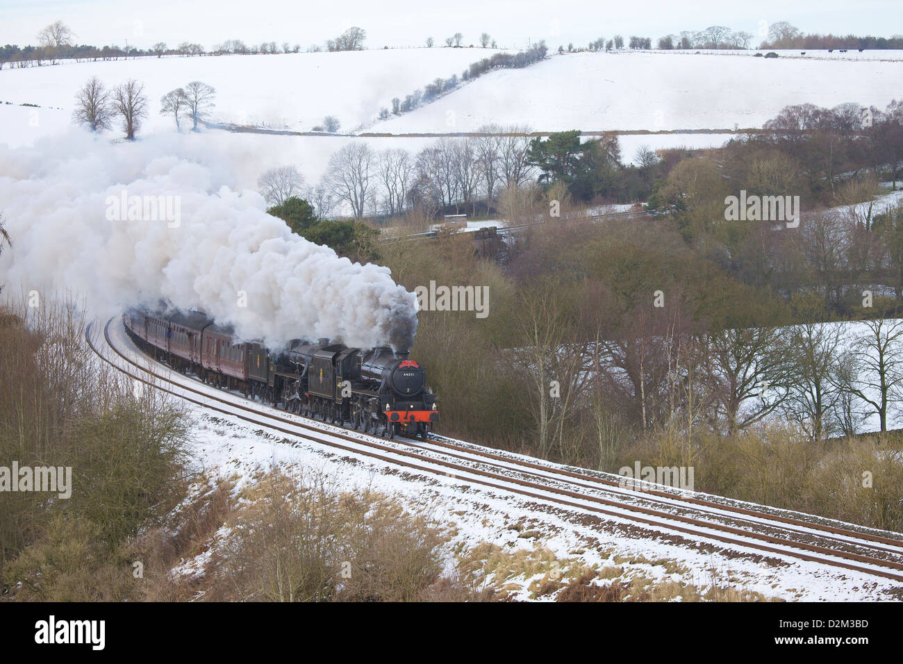 LMS Stanier Classe 5, 4-6-0. Cinque nero,44871 treno a vapore vicino a bassa Barone fattoria di legno Armathwaite Eden Valley, Cumbria, Inghilterra, Regno Unito. Foto Stock