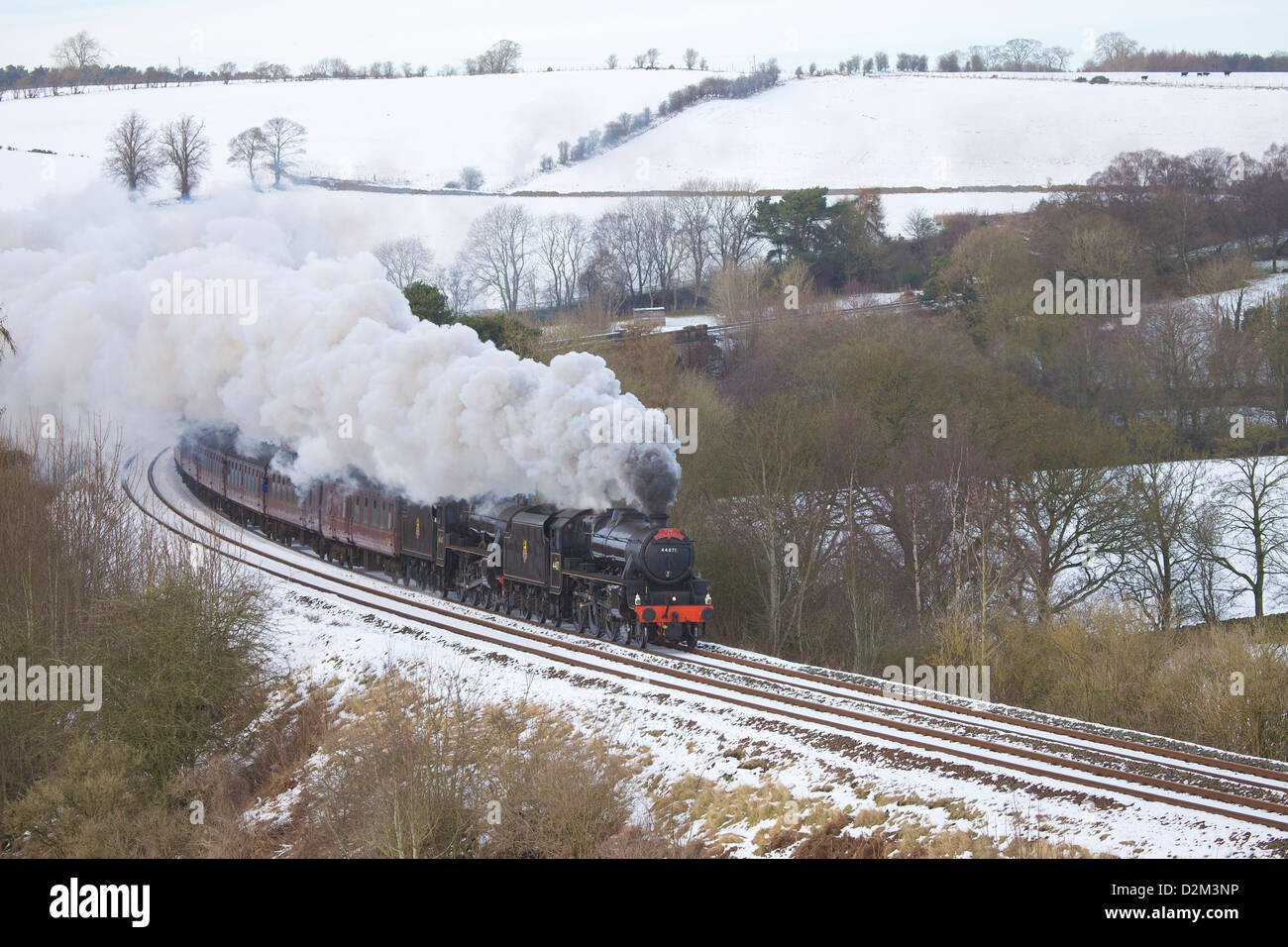 LMS Stanier Classe 5, 4-6-0. Cinque nero,44871 treno a vapore vicino a bassa Barone fattoria di legno Armathwaite Eden Valley, Cumbria, Inghilterra, Regno Unito. Foto Stock
