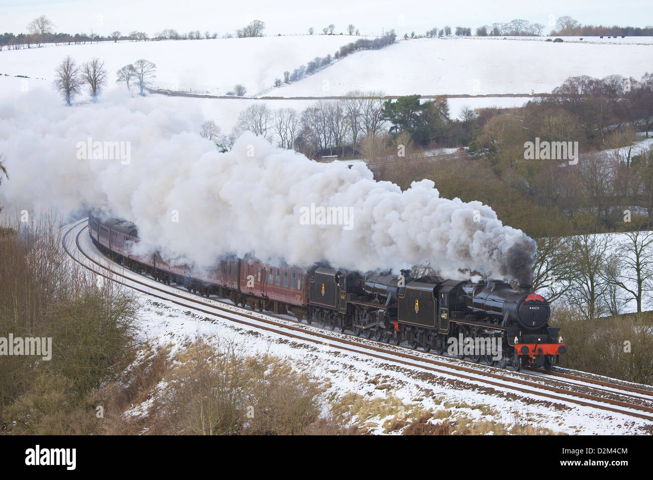 LMS Stanier Classe 5, 4-6-0. Cinque nero,44871 treno a vapore vicino a bassa Barone fattoria di legno Armathwaite Eden Valley, Cumbria, Inghilterra, Regno Unito. Foto Stock