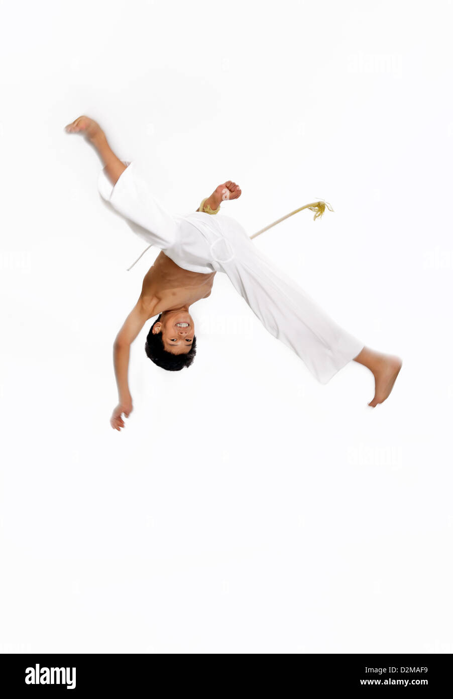 Bambino di eseguire brasiliano arte marziale danza - Capoeira Foto Stock