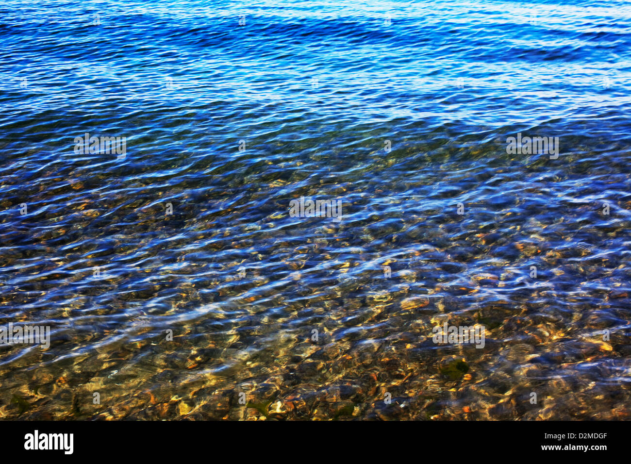 Onde di acqua quasi beach Foto Stock