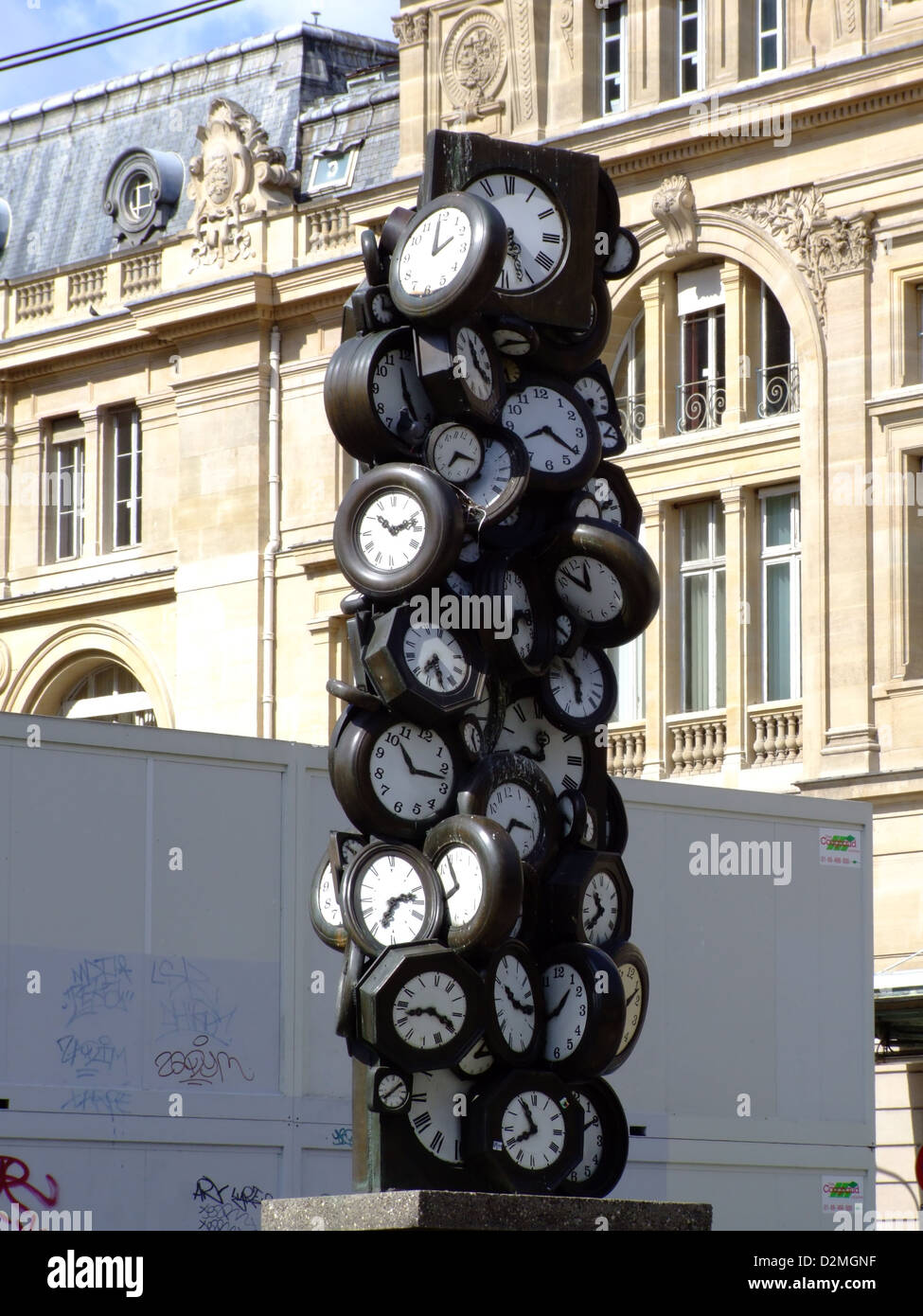 Arte di fronte alla stazione ferroviaria Gare Saint-Lazare Foto Stock